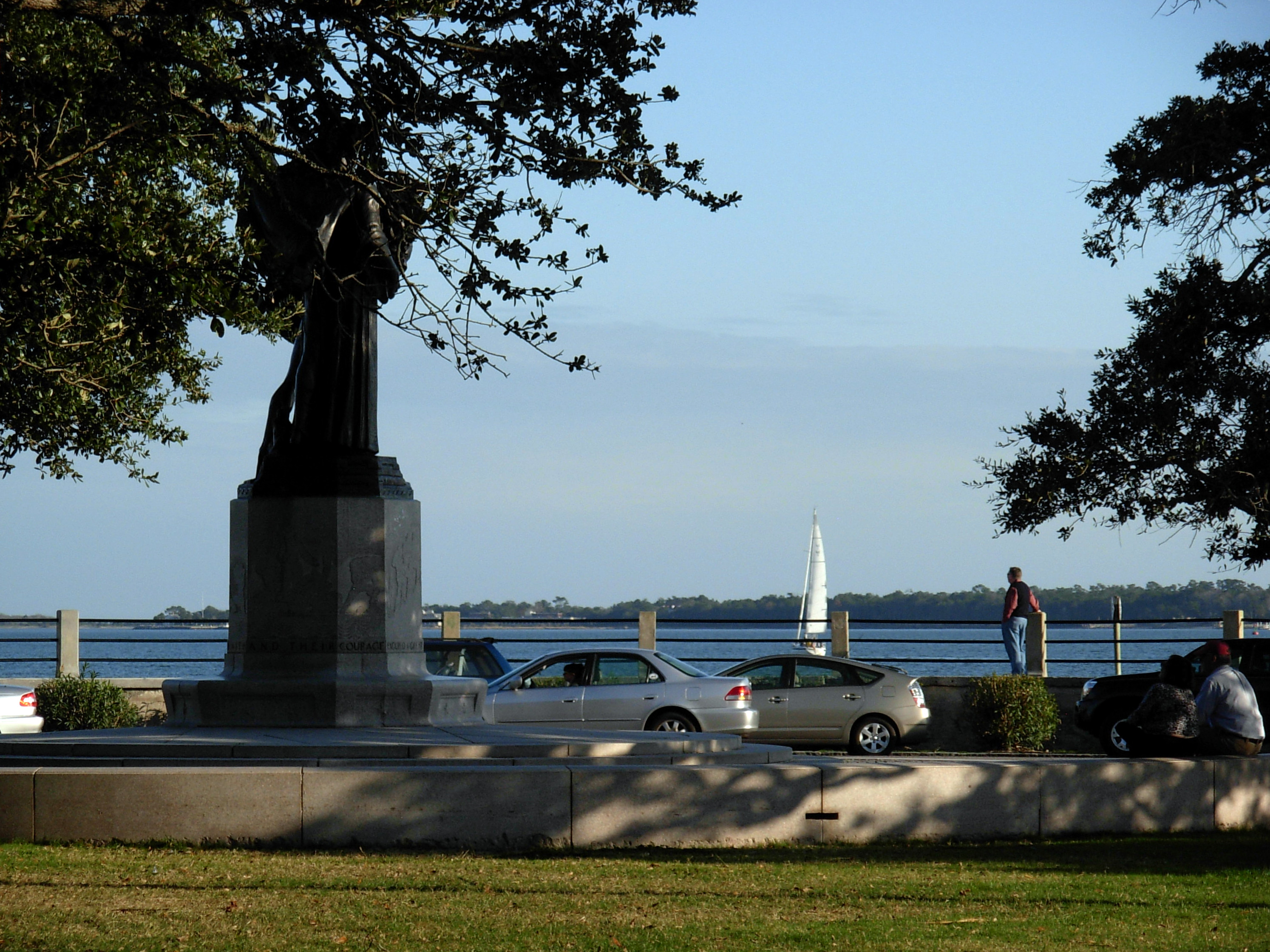 haunted White Point Gardens Battery Charleston South Carolina pirate executions Stede Bonnet 1718 Southern ghosts